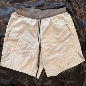 Nike Stride Dri-FIT 5” 2 in 1 Running shorts